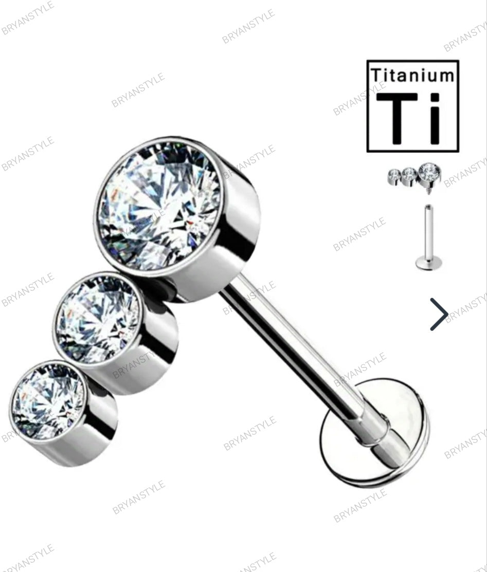 piercing labret in titanio 3 cristalli