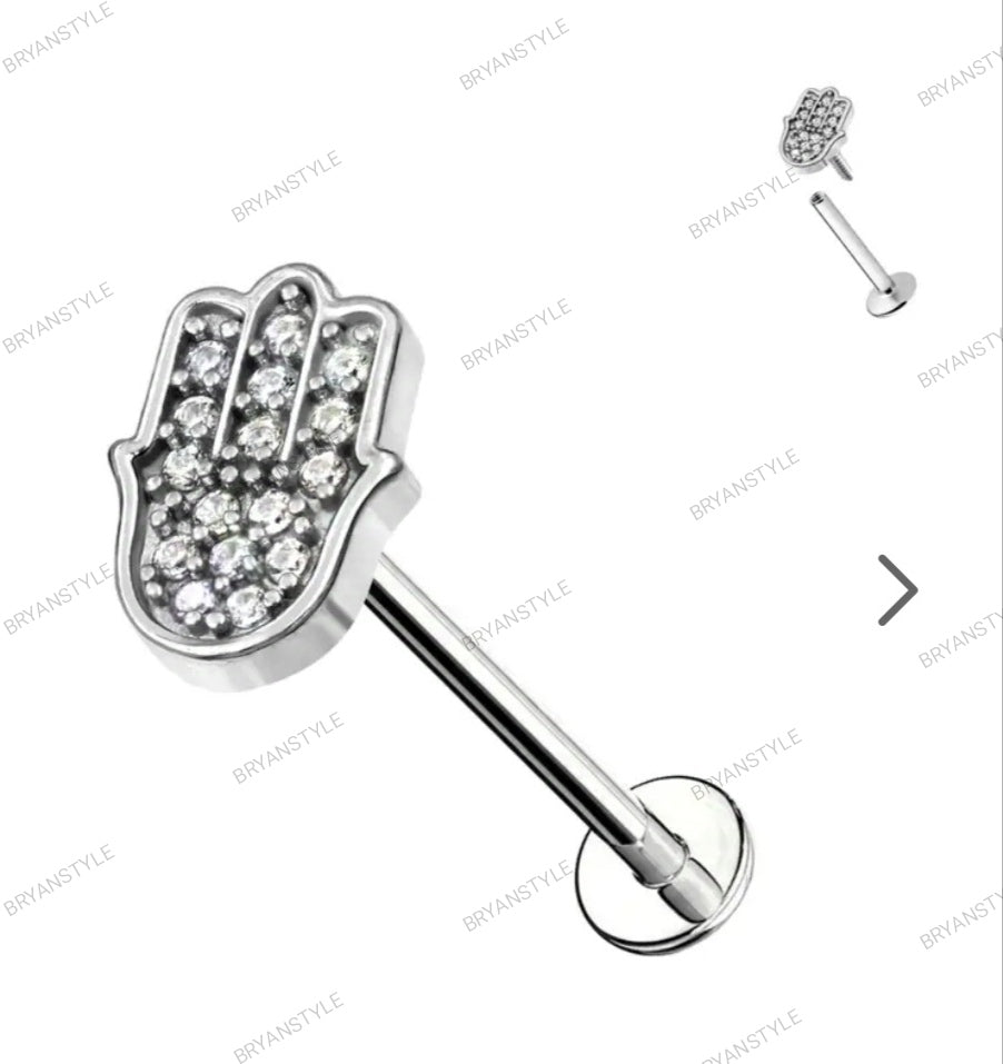 piercing labret in acciaio con mano di fatima e cristalli