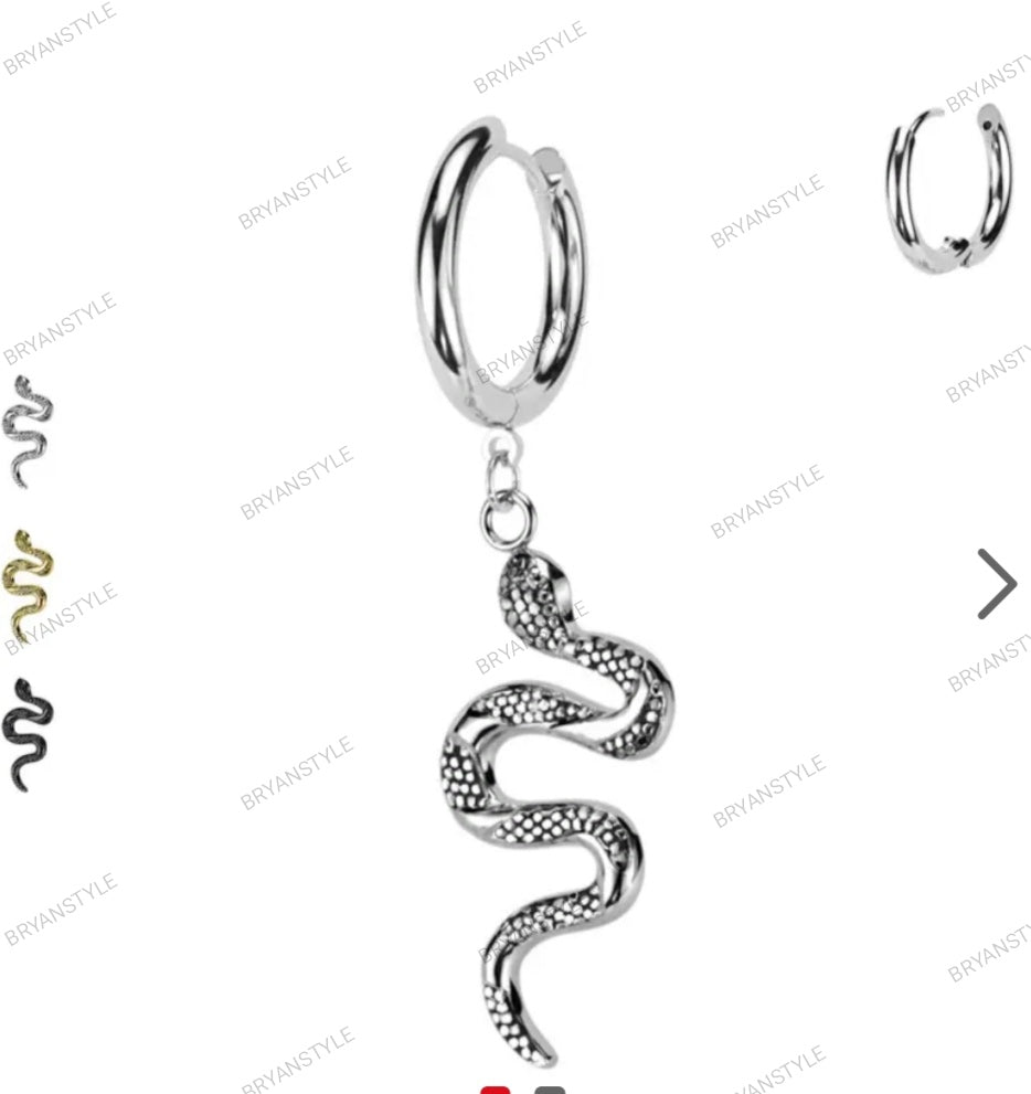 orecchino cerchio con pendente serpente