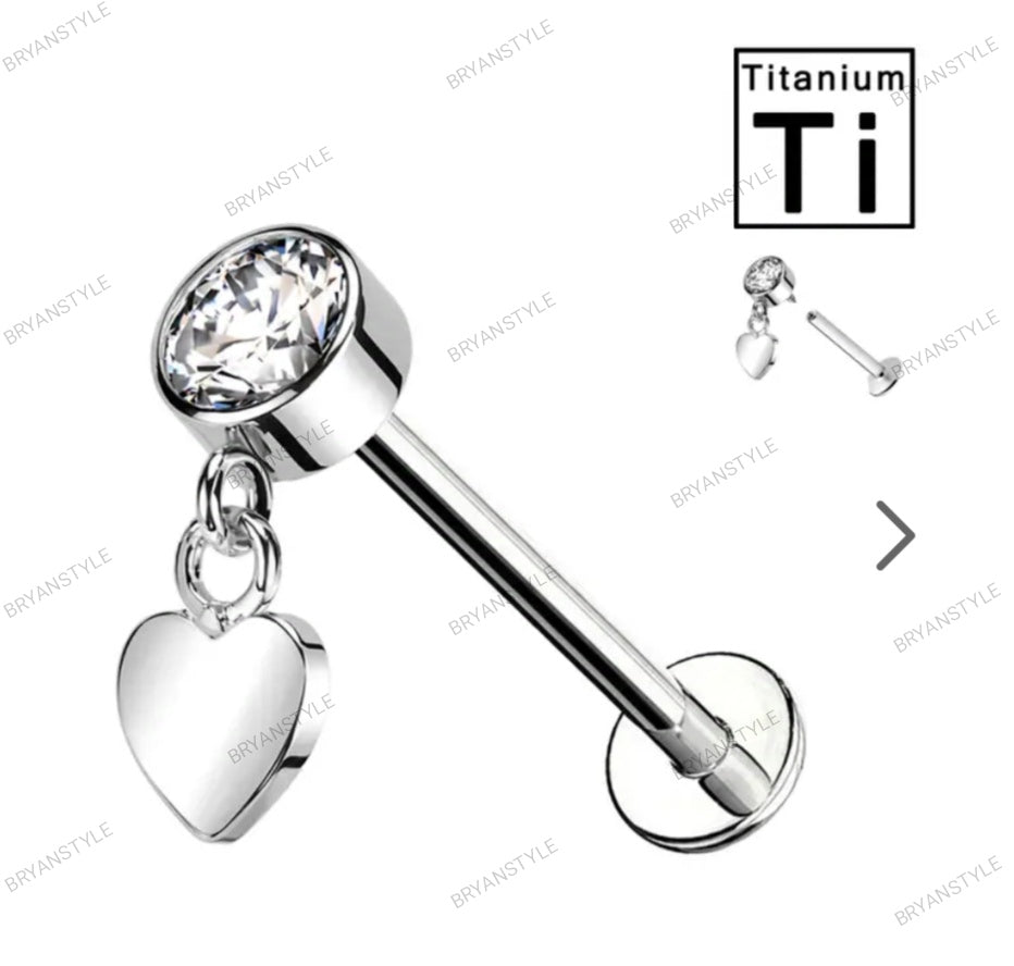 piercing labret in titanio con punto luce e pendente a forma