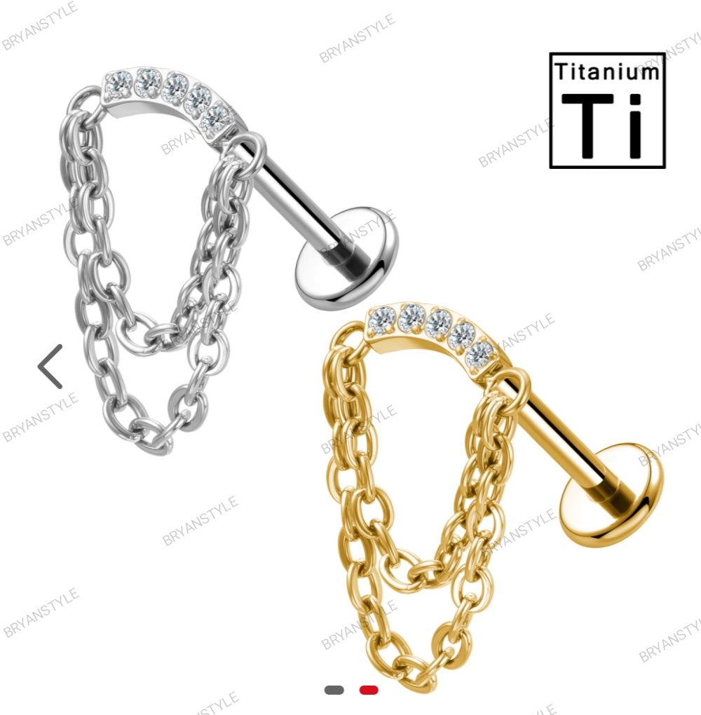 piercing labret in titanio con cristalli e catenelle