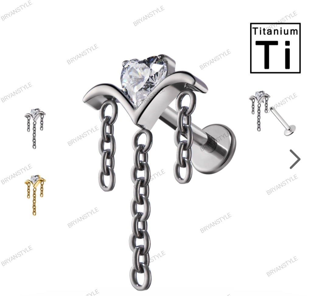 piercing labret con cuore e catene in titanio
