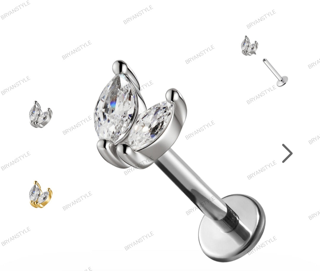 piercing labret in acciaio con due petali in cristallo