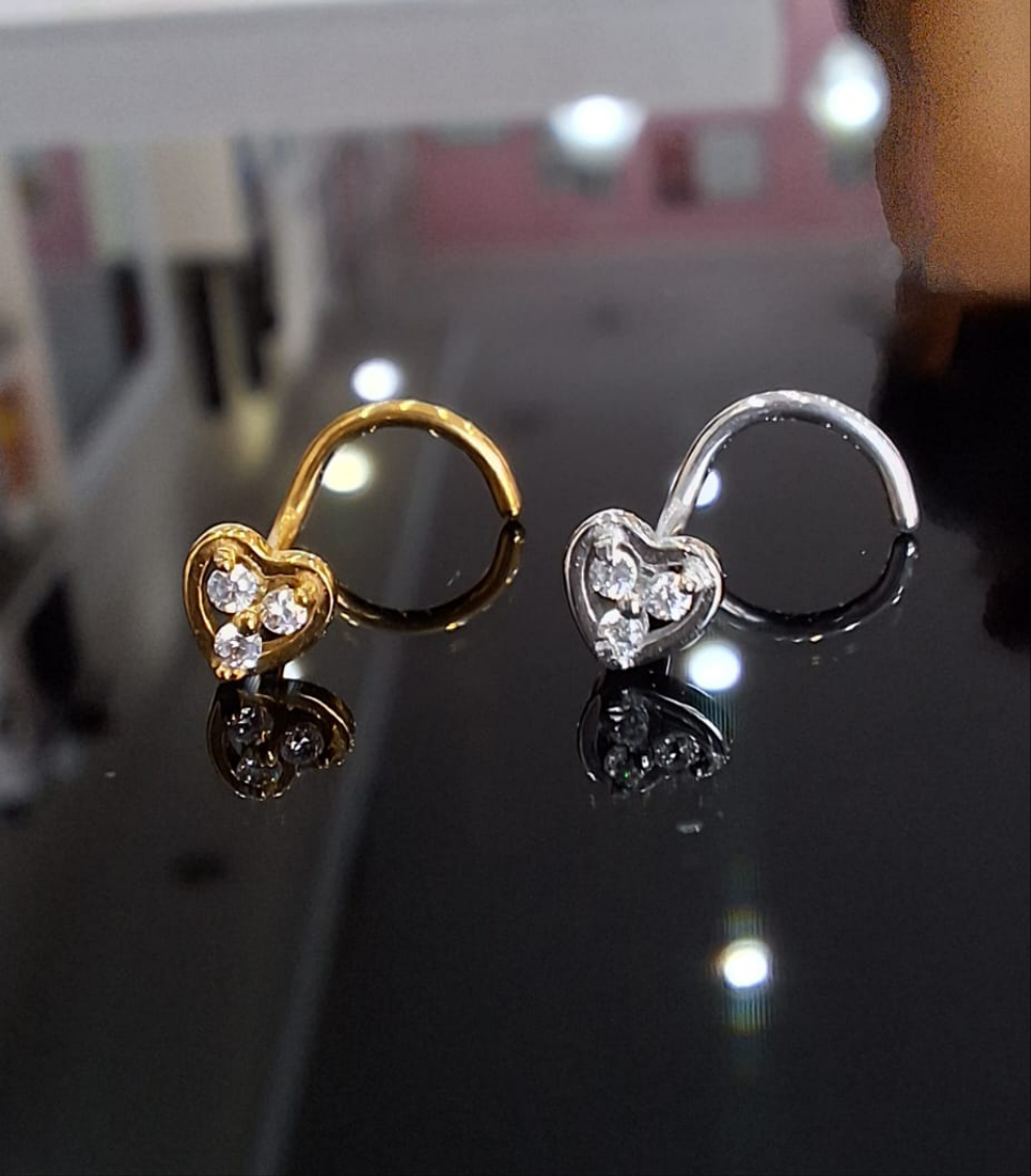 Stud Naso con Cristalli a Forma di Cuore