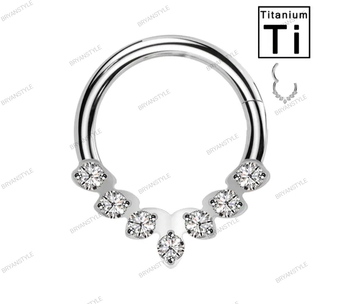 Piercing Cerchio Clicker in Titanio a Forma di Foglie con Cristalli