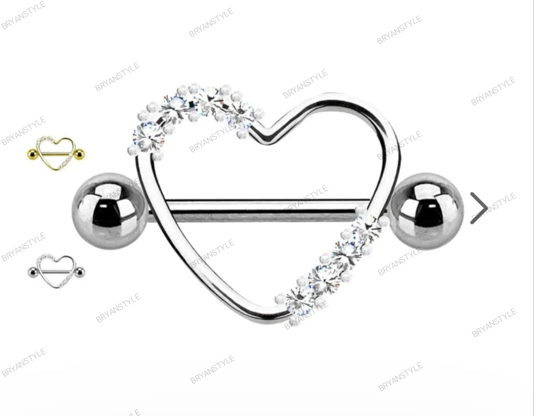 Piercing per capezzolo con cuore e cristalli