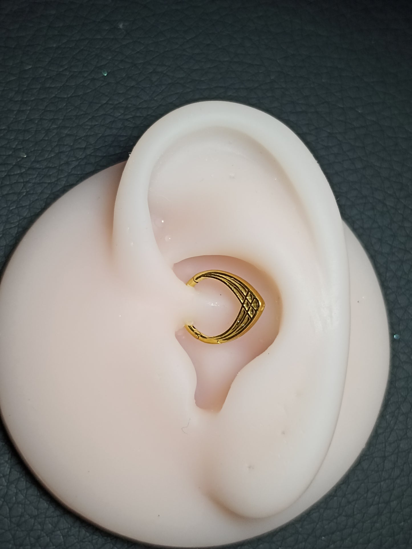 piercing cerchio clicker in acciaio design geometrico