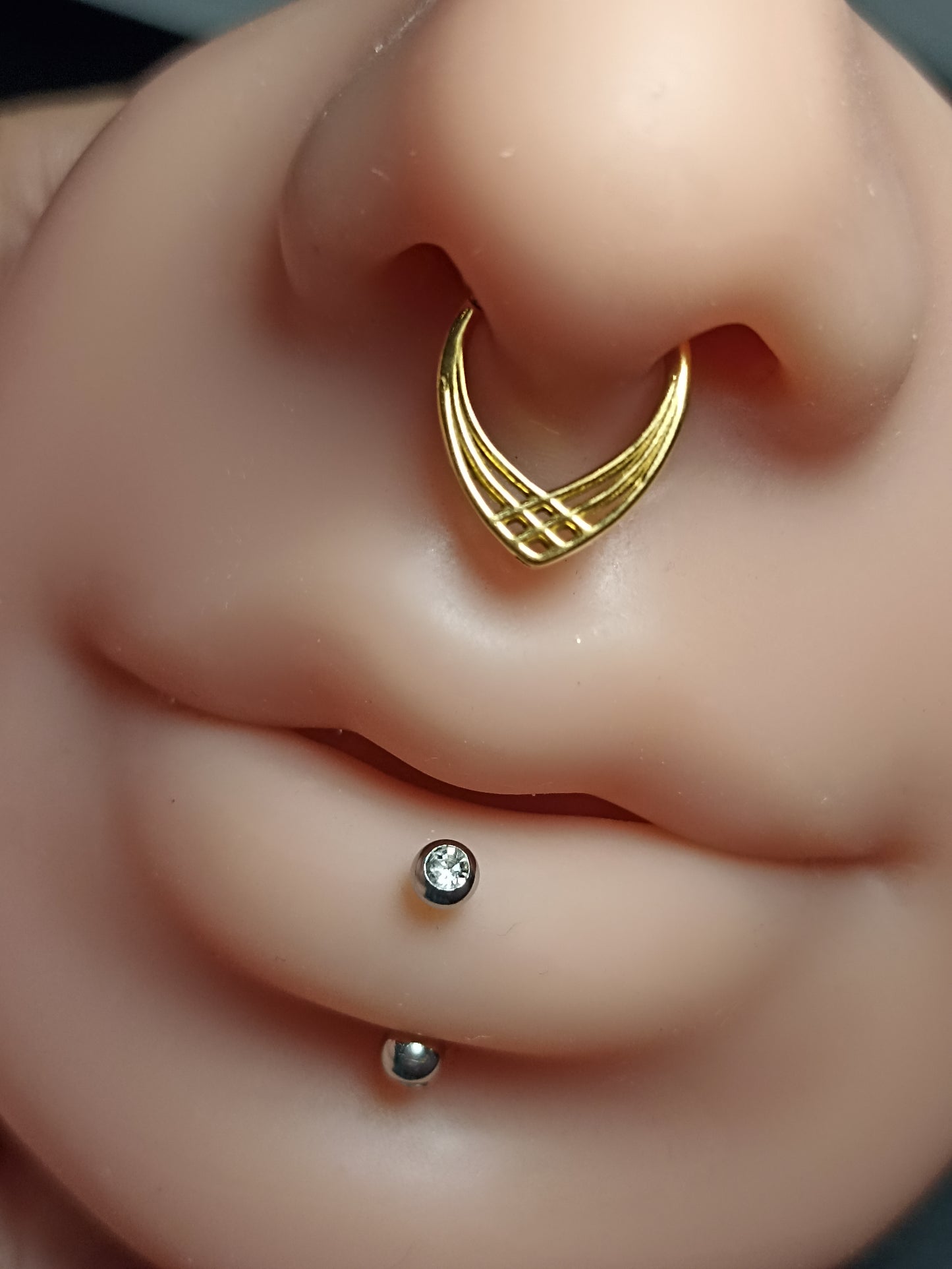 piercing cerchio clicker in acciaio design geometrico