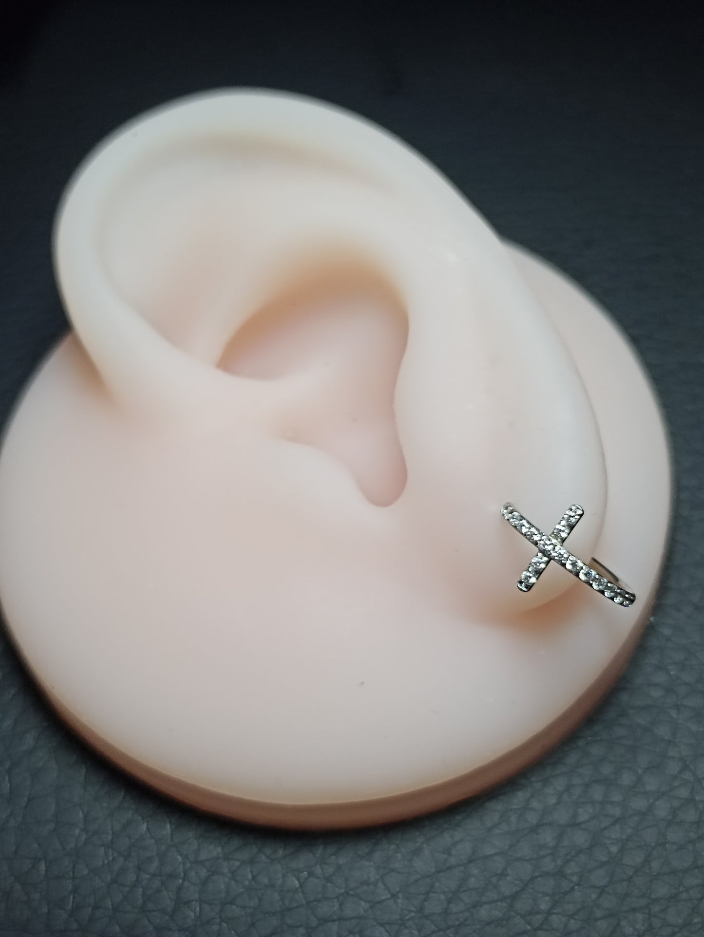 cerchio clicker con croce e cristalli