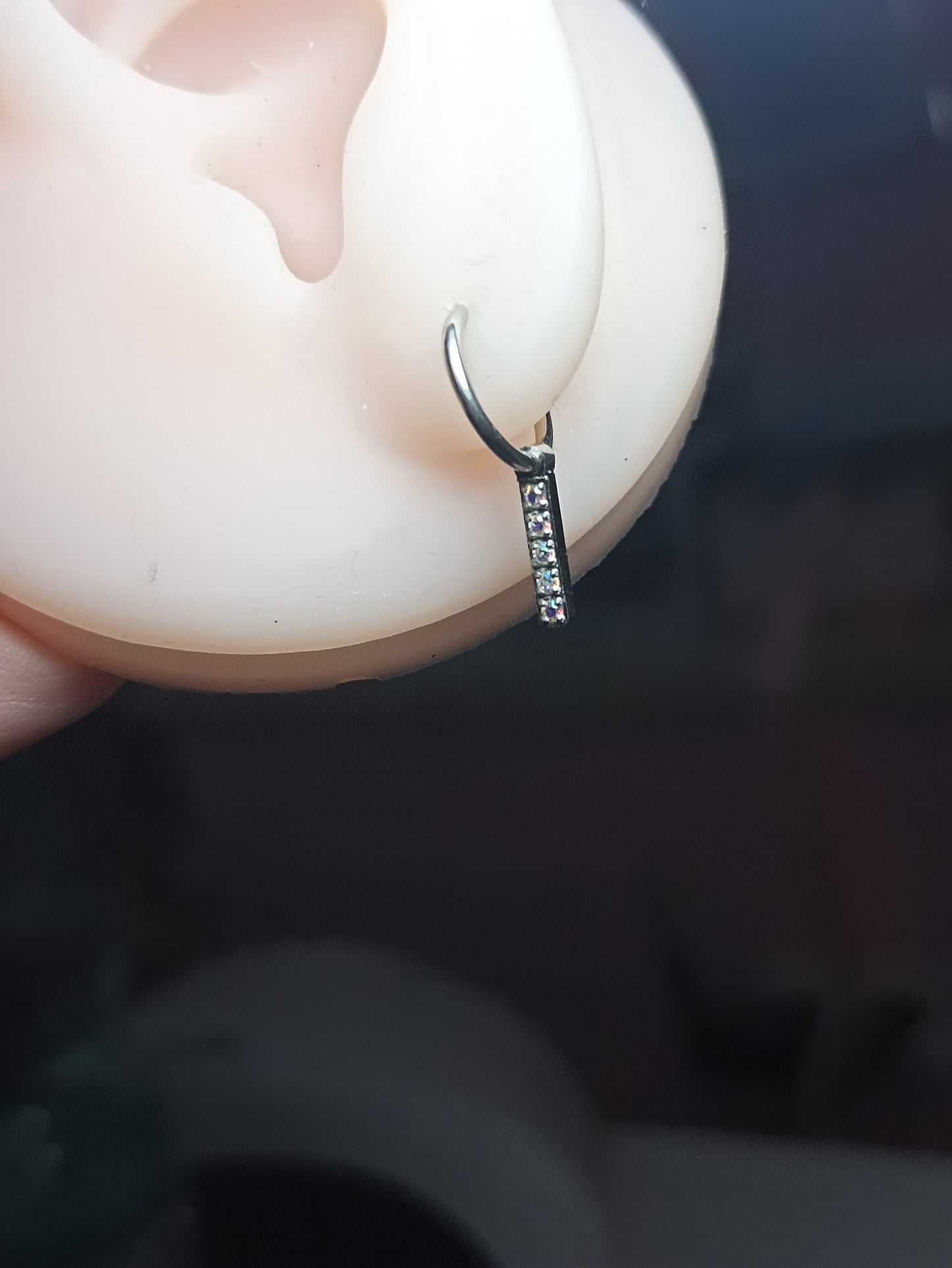 cerchio clicker con ciondolo rettangolo e cristalli