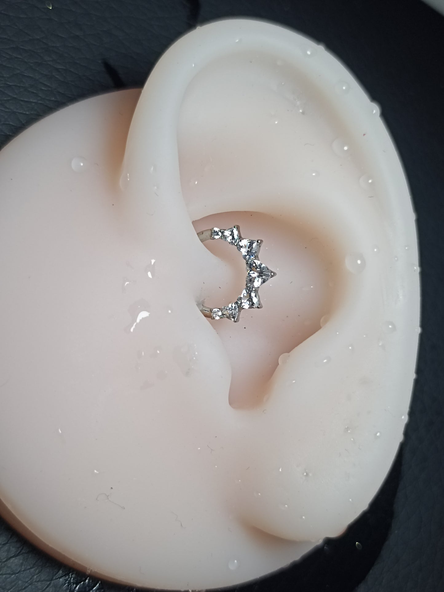 piercing cerchio clicker in titanio con cristalli a cuore
