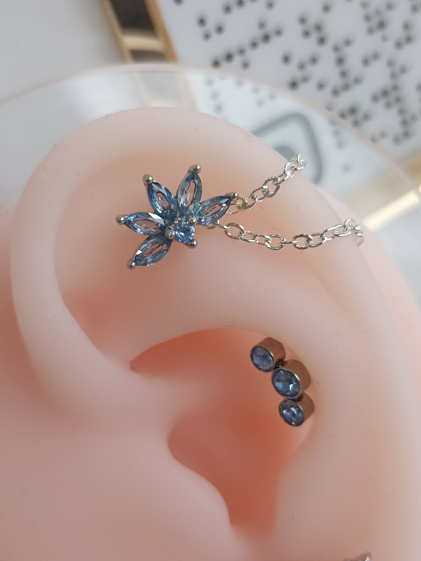 Piercing labret con fiore cristallo in acciaio chirurgico