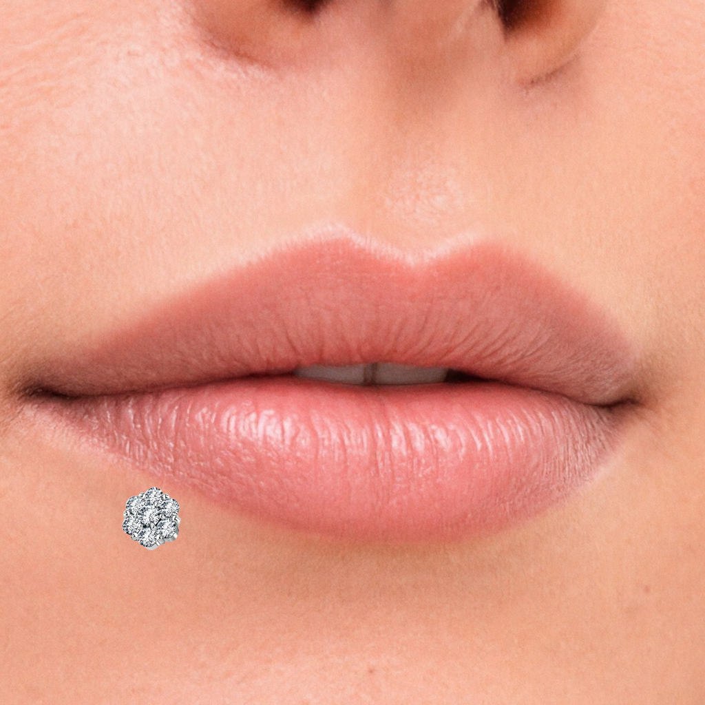 piercing labret in acciaio con cristalli che fanno un fiore