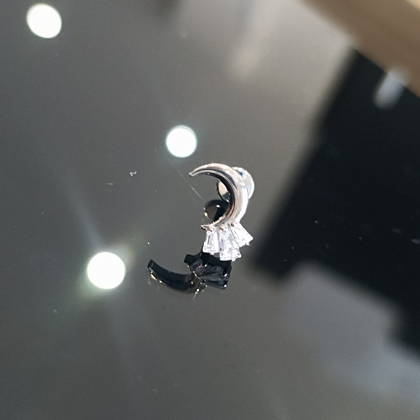 piercing labret cristallo di luna in titanio
