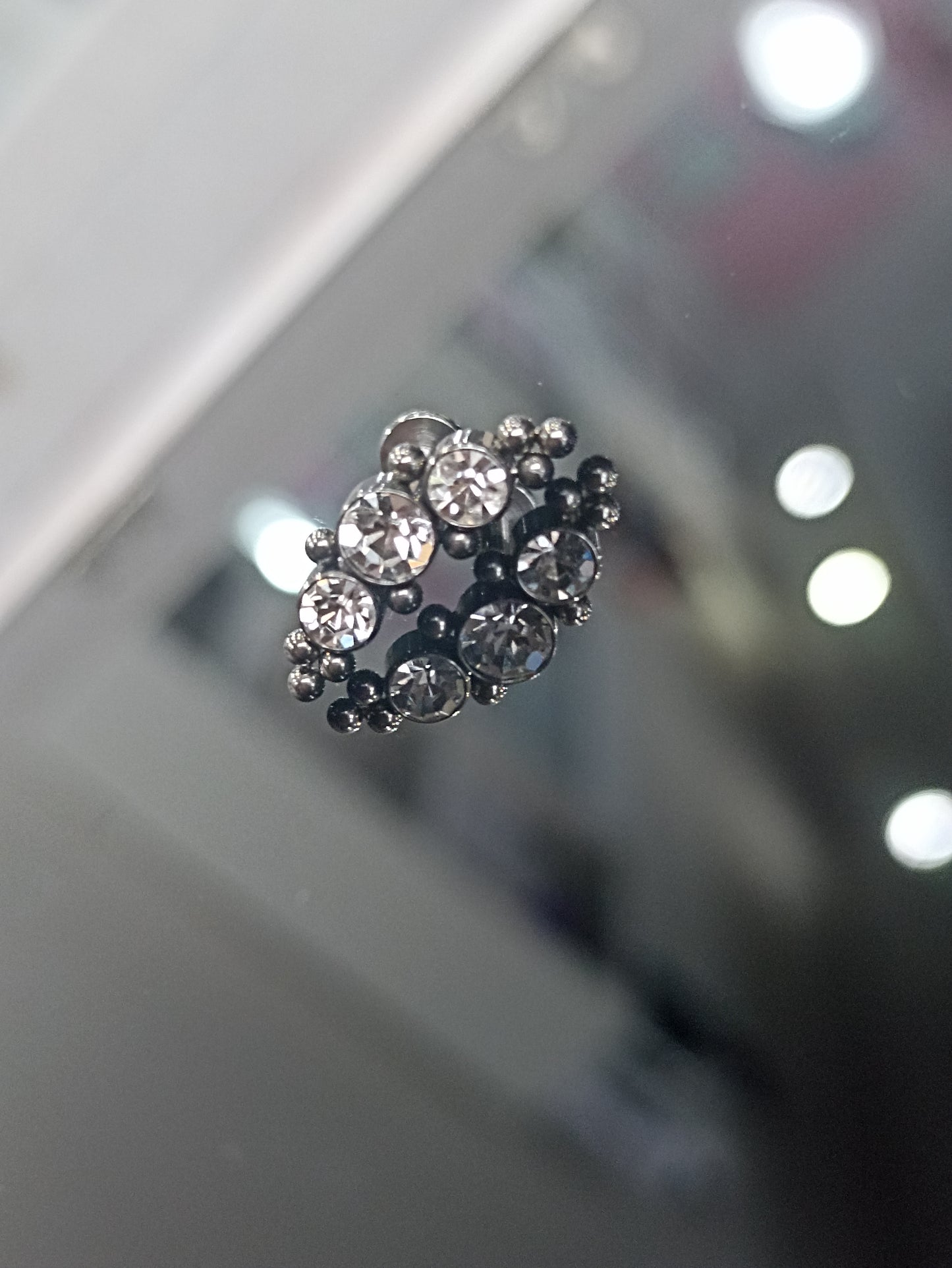 piercing labret in titanio con cristalli e sfere in titanio