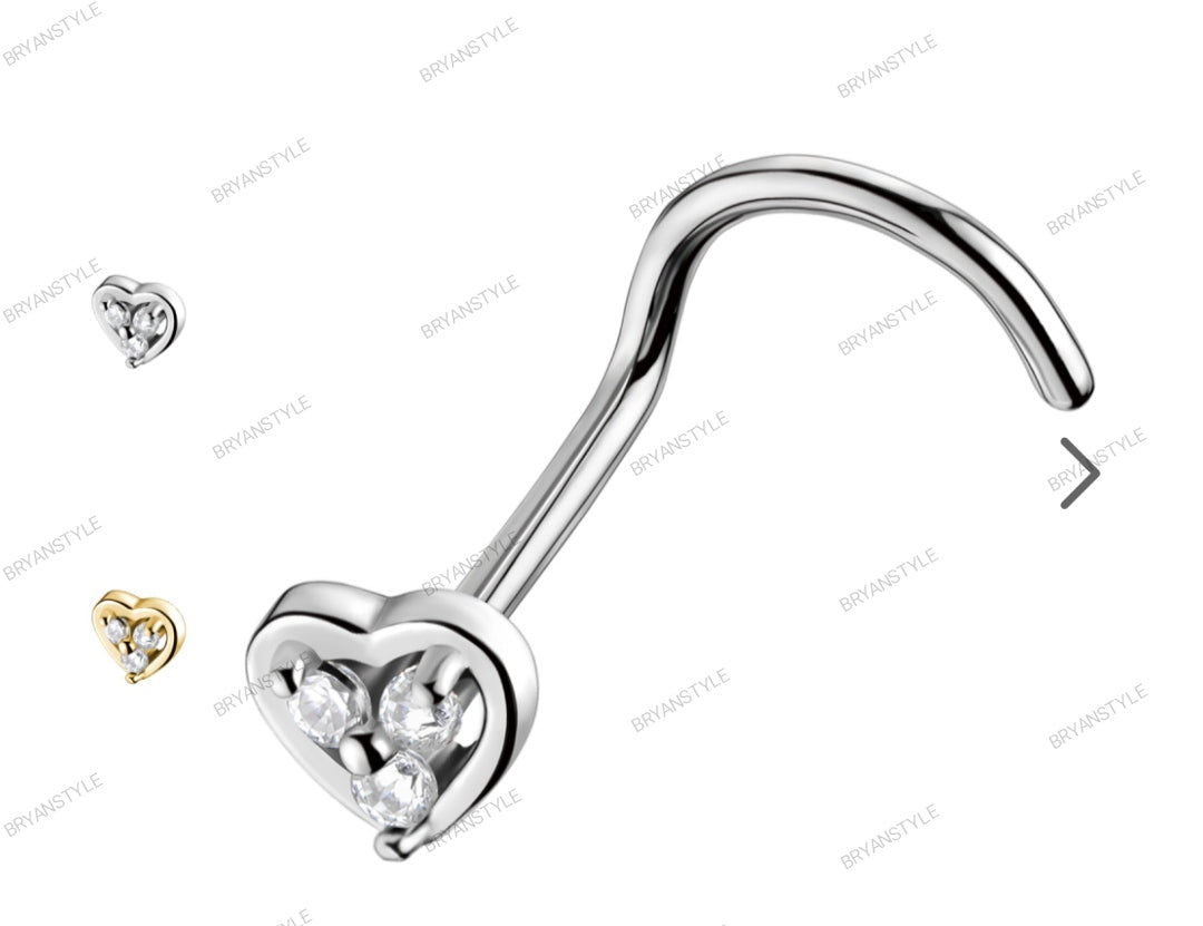Stud Naso con Cristalli a Forma di Cuore