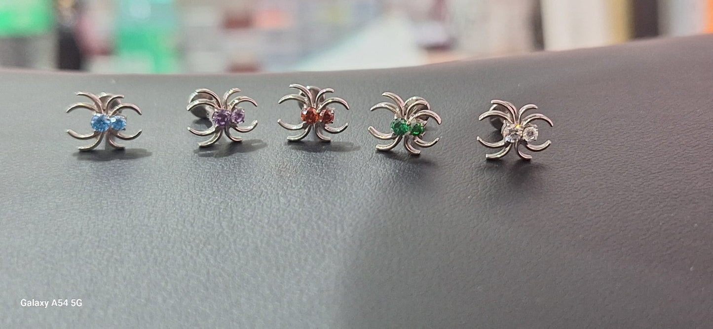 piercing labret in titanio a forma di ragno con diamante