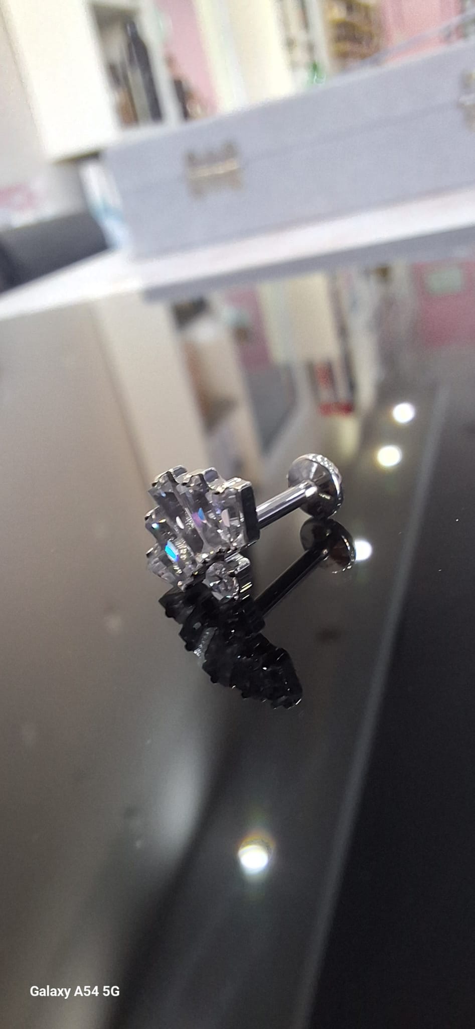 piercing labret in titanio con cristalli