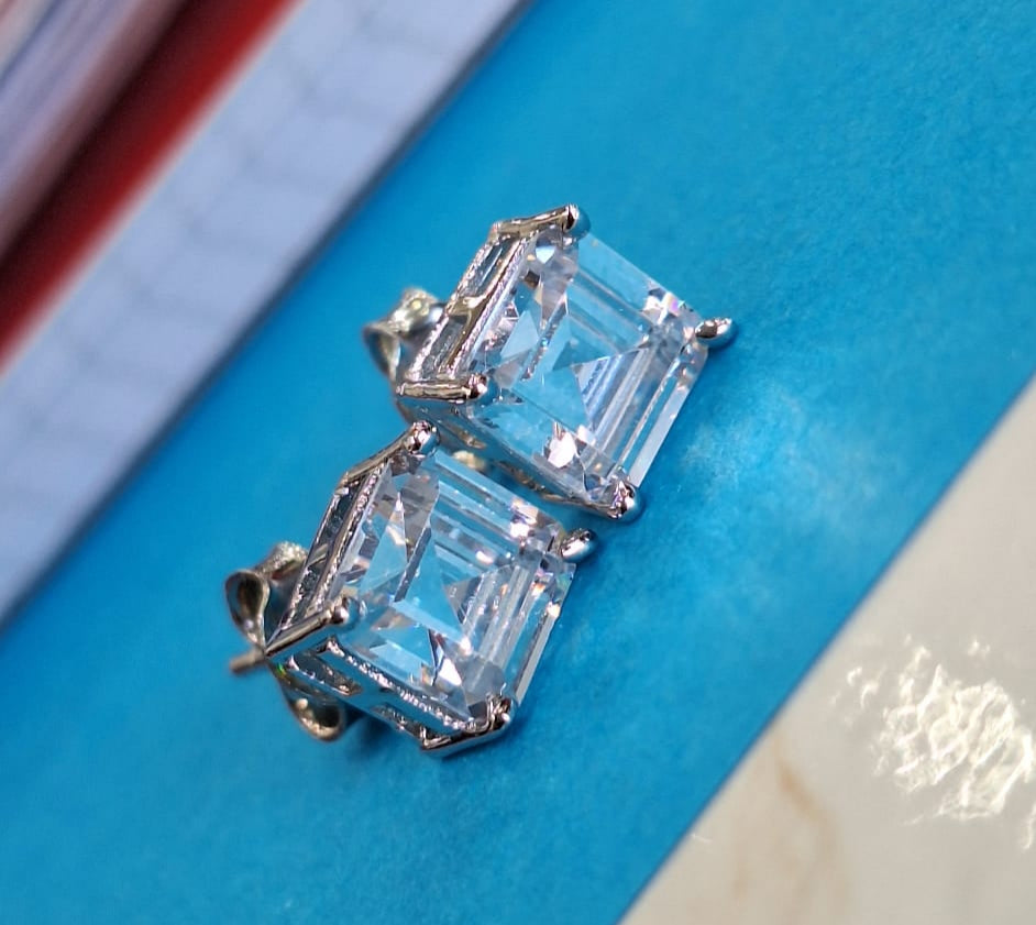 Orecchino per lobo in argento 925 con cristallo