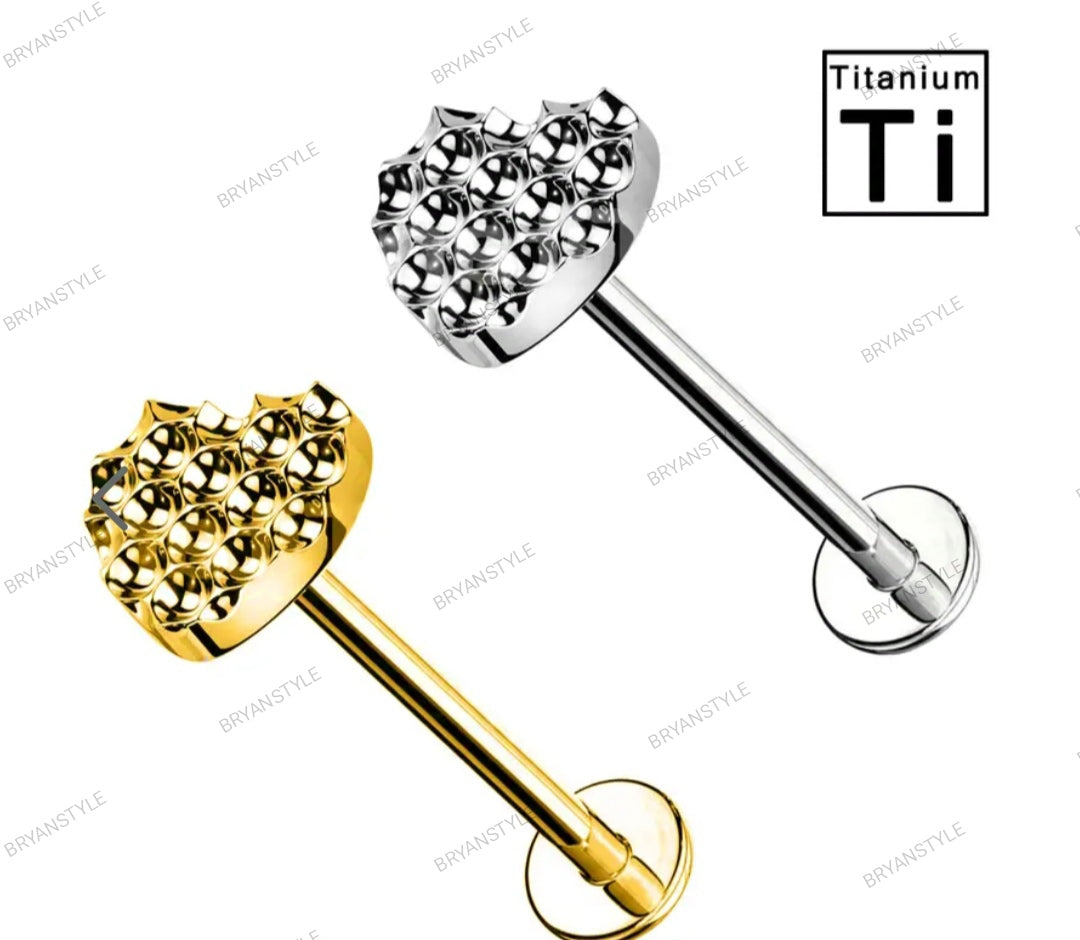 labret in titanio a forma di cuore satinato