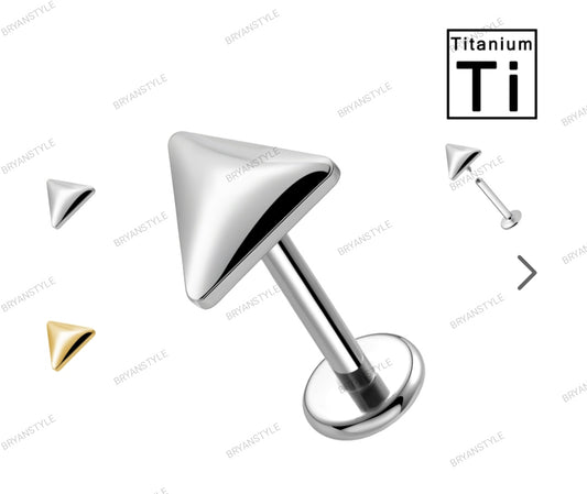 piercing labret in titanio a forma di triangolo 3d