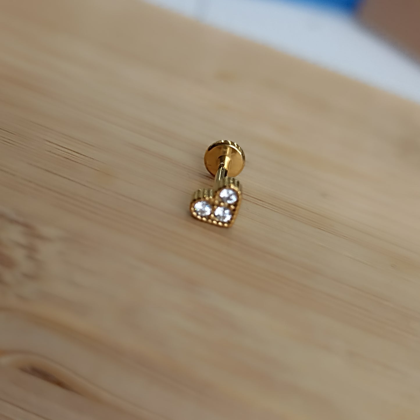 piercin labret in acciaio con cuore e cristalli