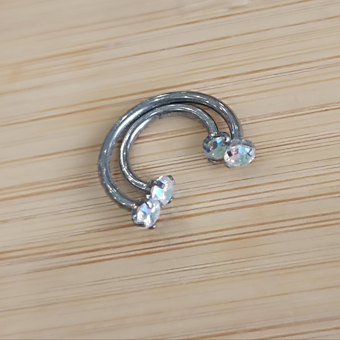 cerchio ferro di cavallo in titanio con cristalli