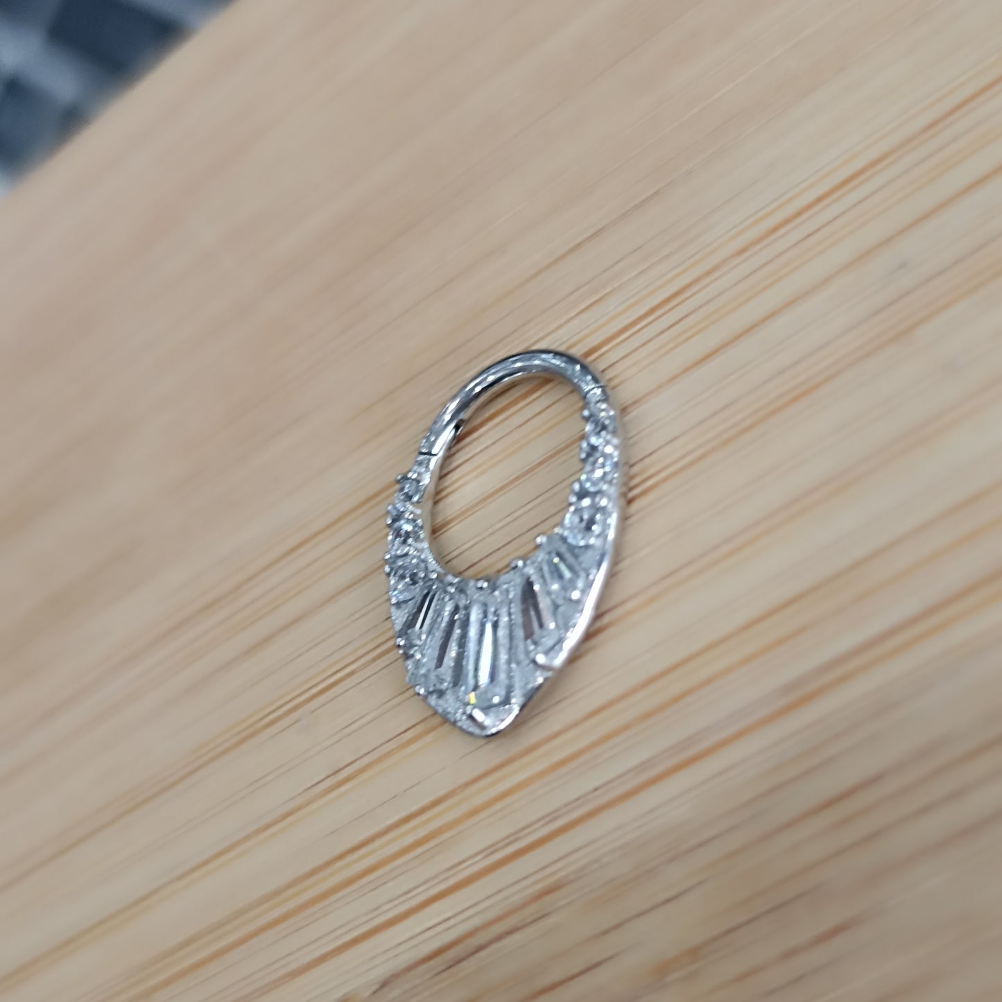 piercing cerchio clicker piatto con cristalli