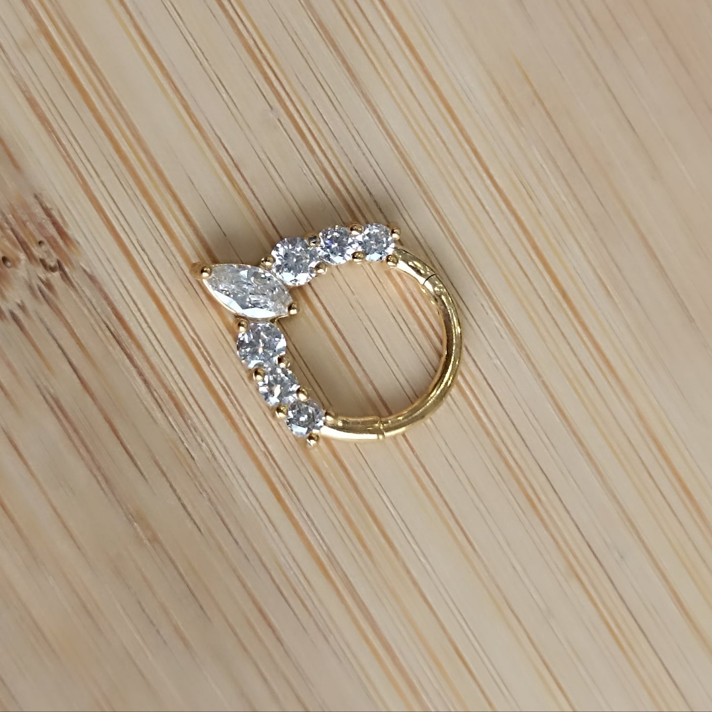 cerchio clicker con cristalli a rombo