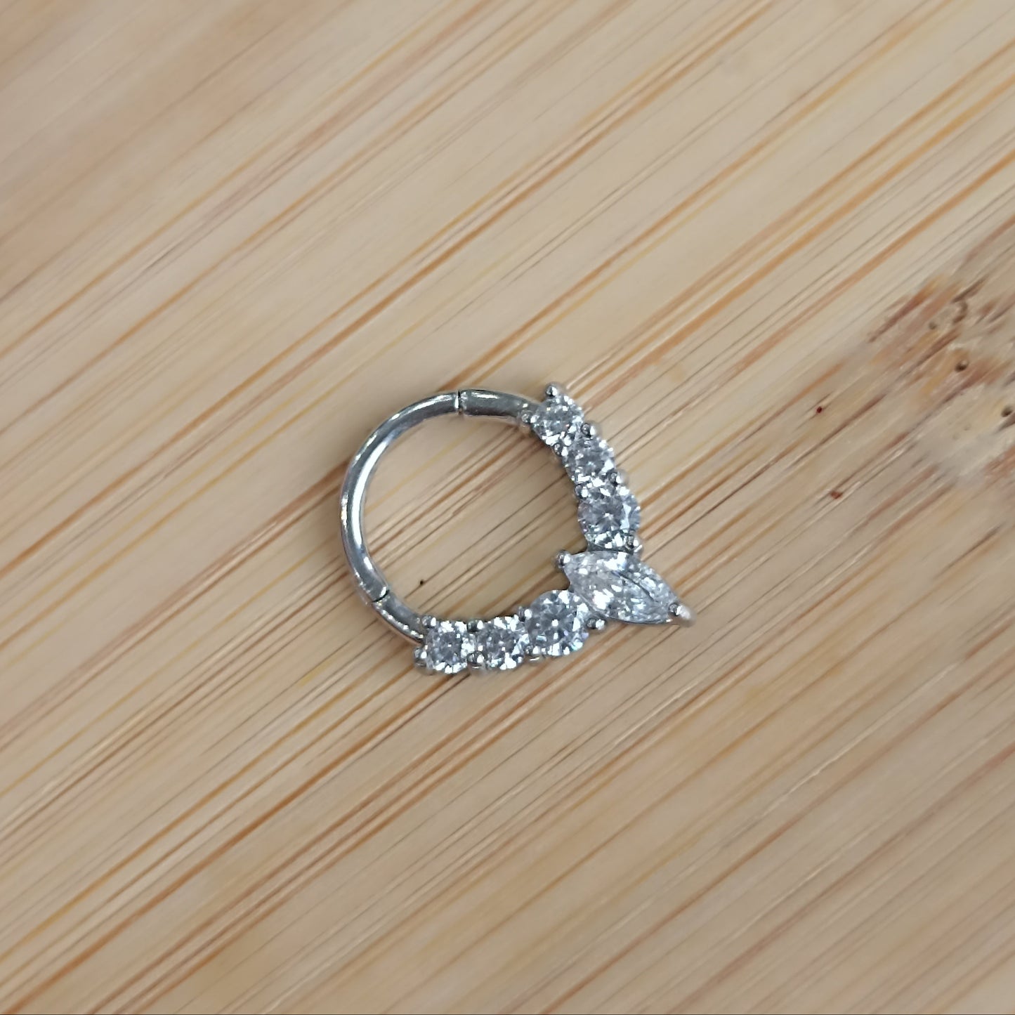 cerchio clicker con cristalli a rombo