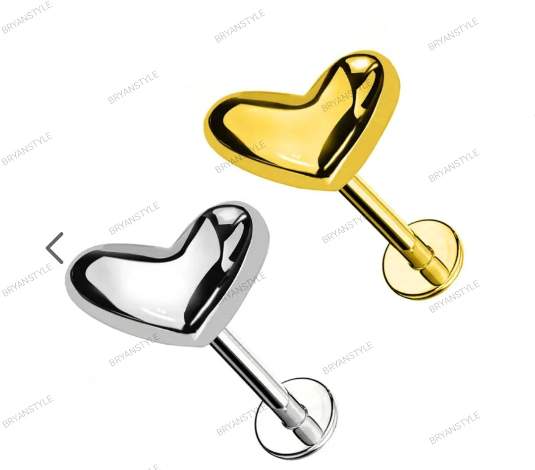 Piercing labret a forma di cuore