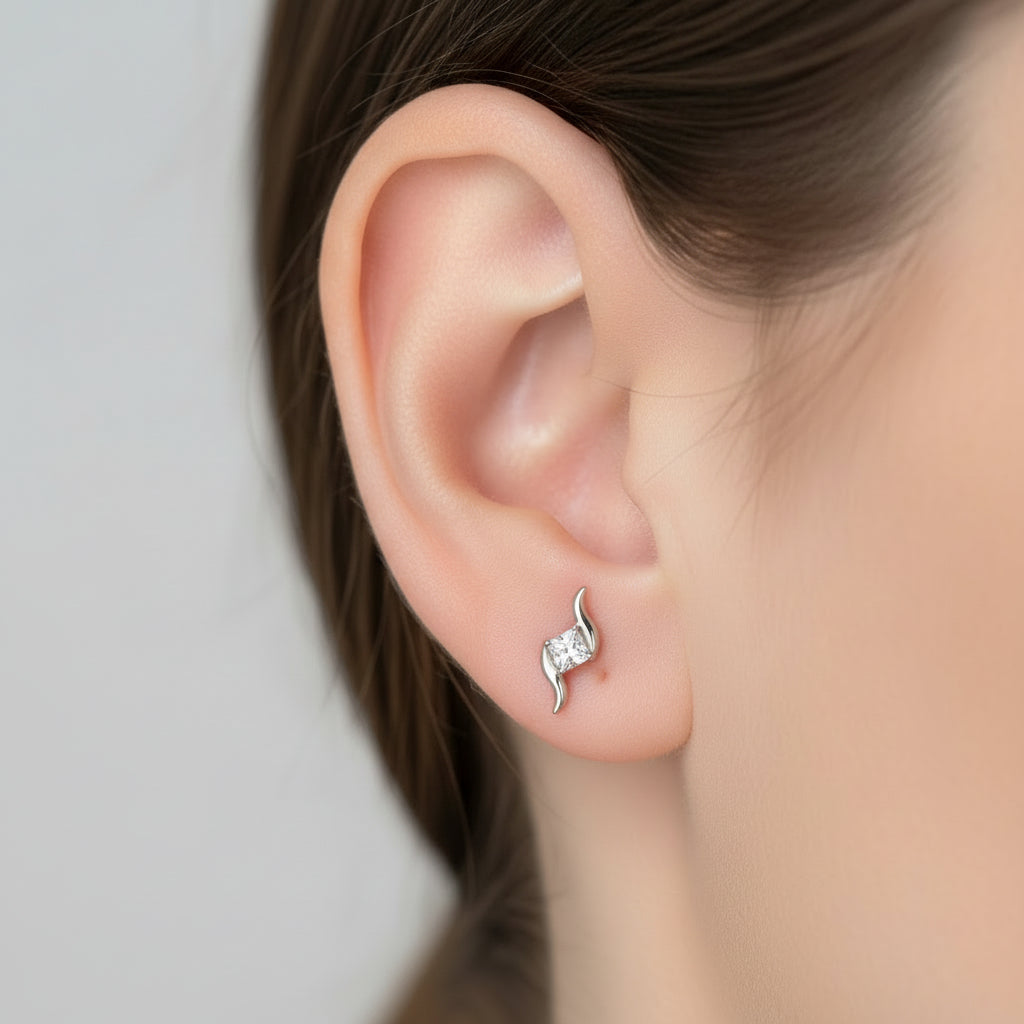 Piercing Labret in Titanio a Forma Curva con Cristallo Quadrato