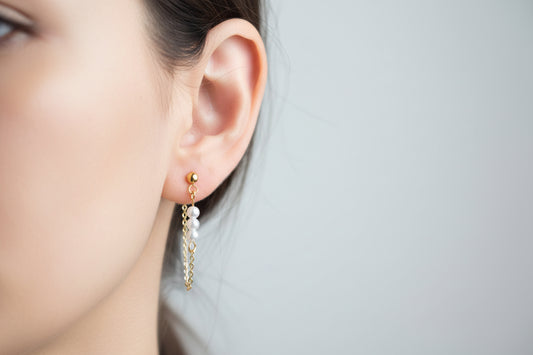 Orecchino con chiusura Farfalla con catenella e perle