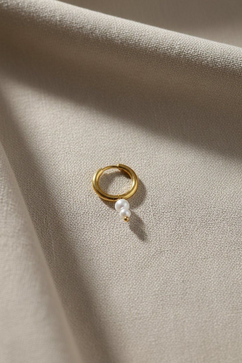 Orecchino cerchio Clicker con due perle più grande e più piccola