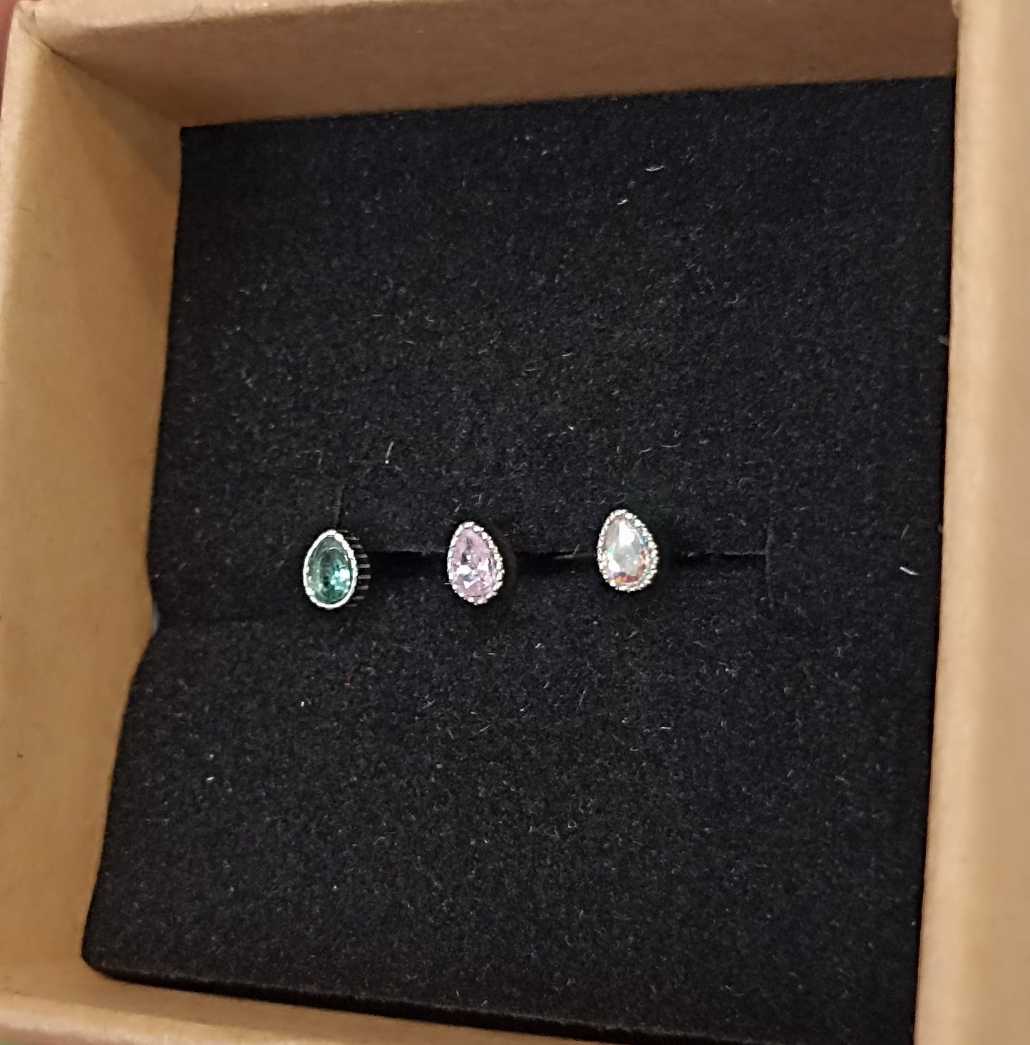 labret in acciaio con gocccia in cristallo