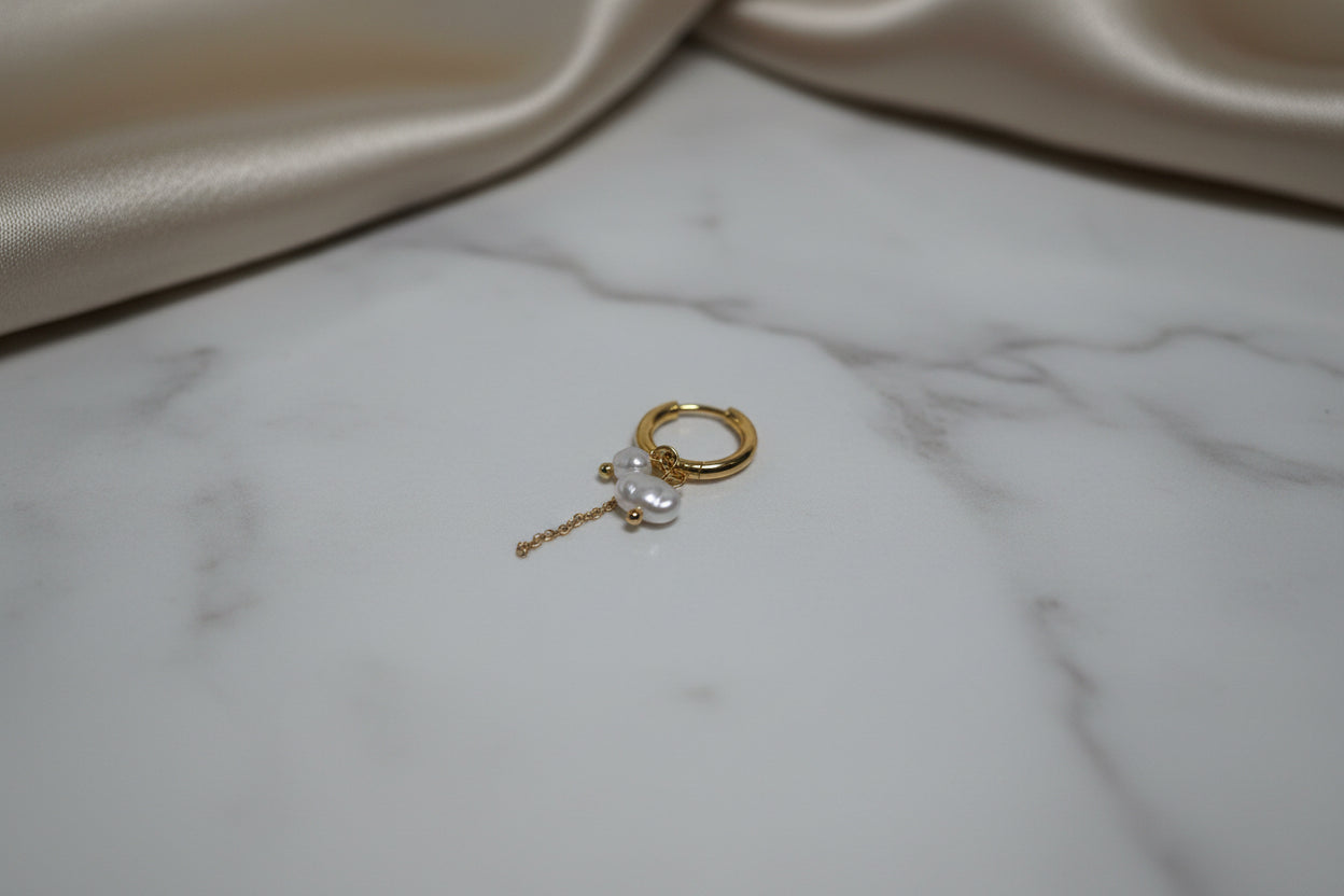 Orecchino cerchio Clicker con 2 perle e catenella