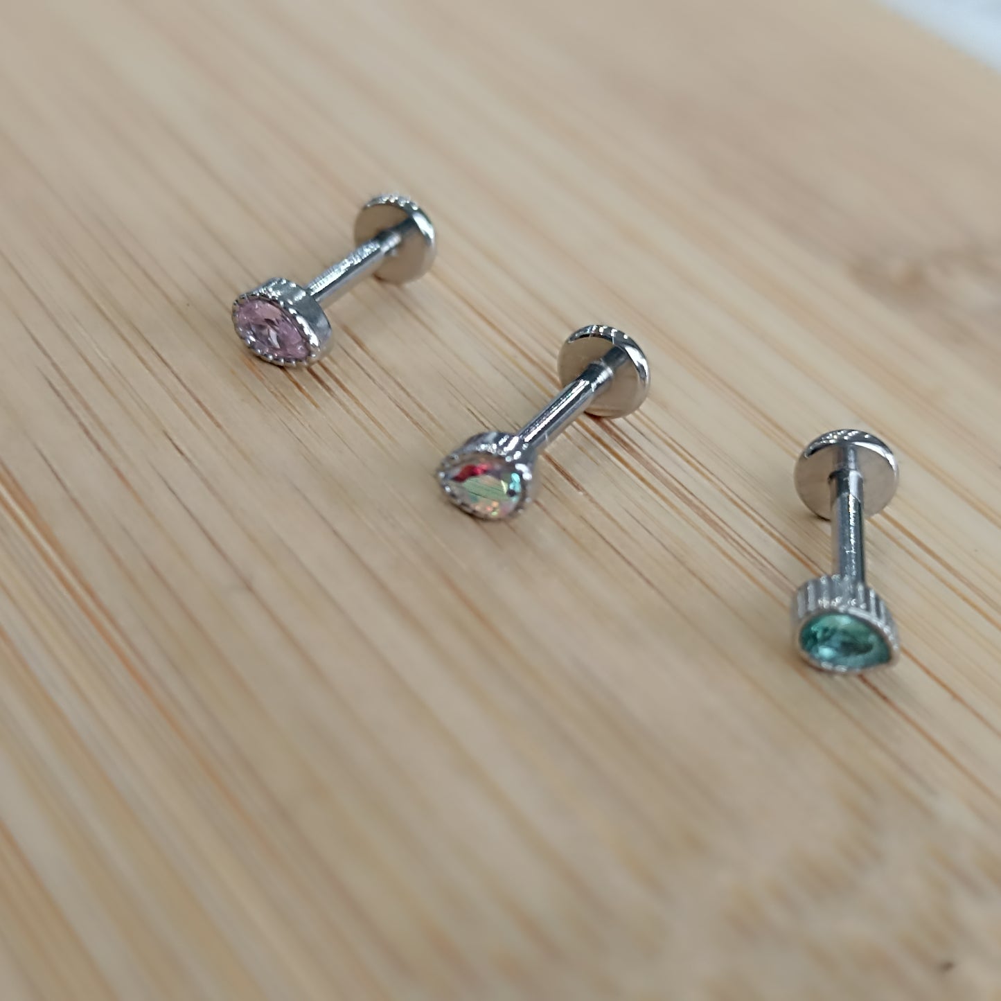 labret in acciaio con gocccia in cristallo