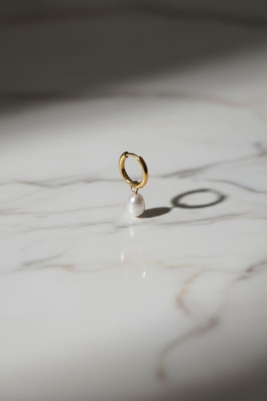 Orecchino con ciondolo perla ovale