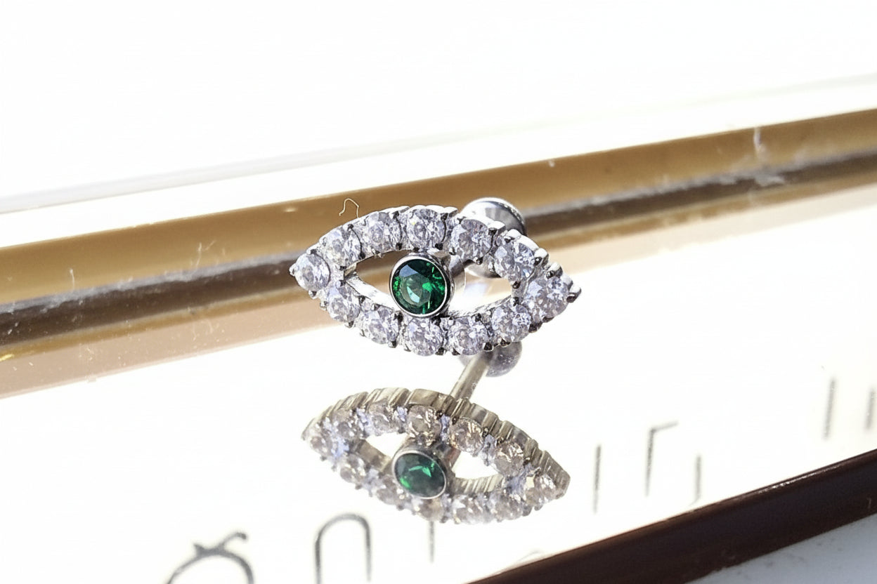 piercing labret in titanio occhio con cristalli