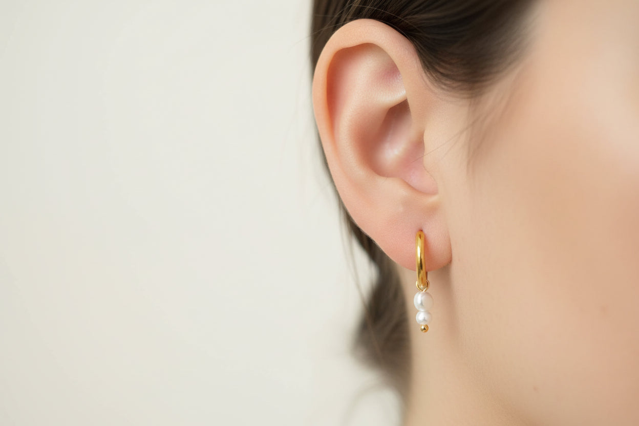 Orecchino cerchio Clicker con due perle più grande e più piccola