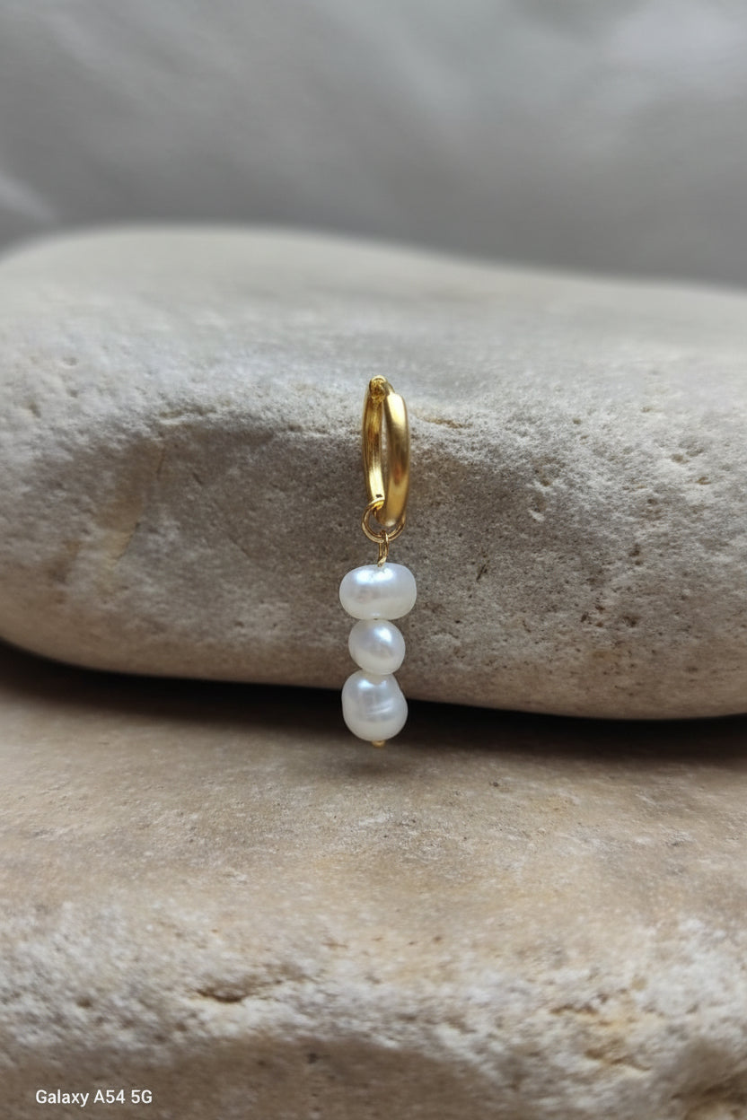 Orecchino cerchio Clicker in acciaio chirurgico con tre perle deformate