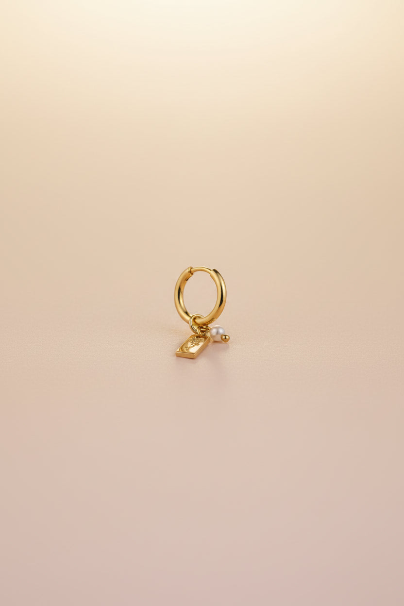 Orecchino cerchio Clicker in acciaio con Pendente perla e piastrina